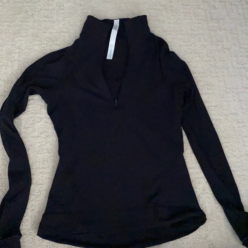 Black fitted Lululemon quarter zip